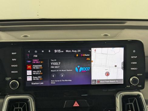 Used 2022 Kia Sorento S w/ Panoramic Sunroof Package FWD image 17
