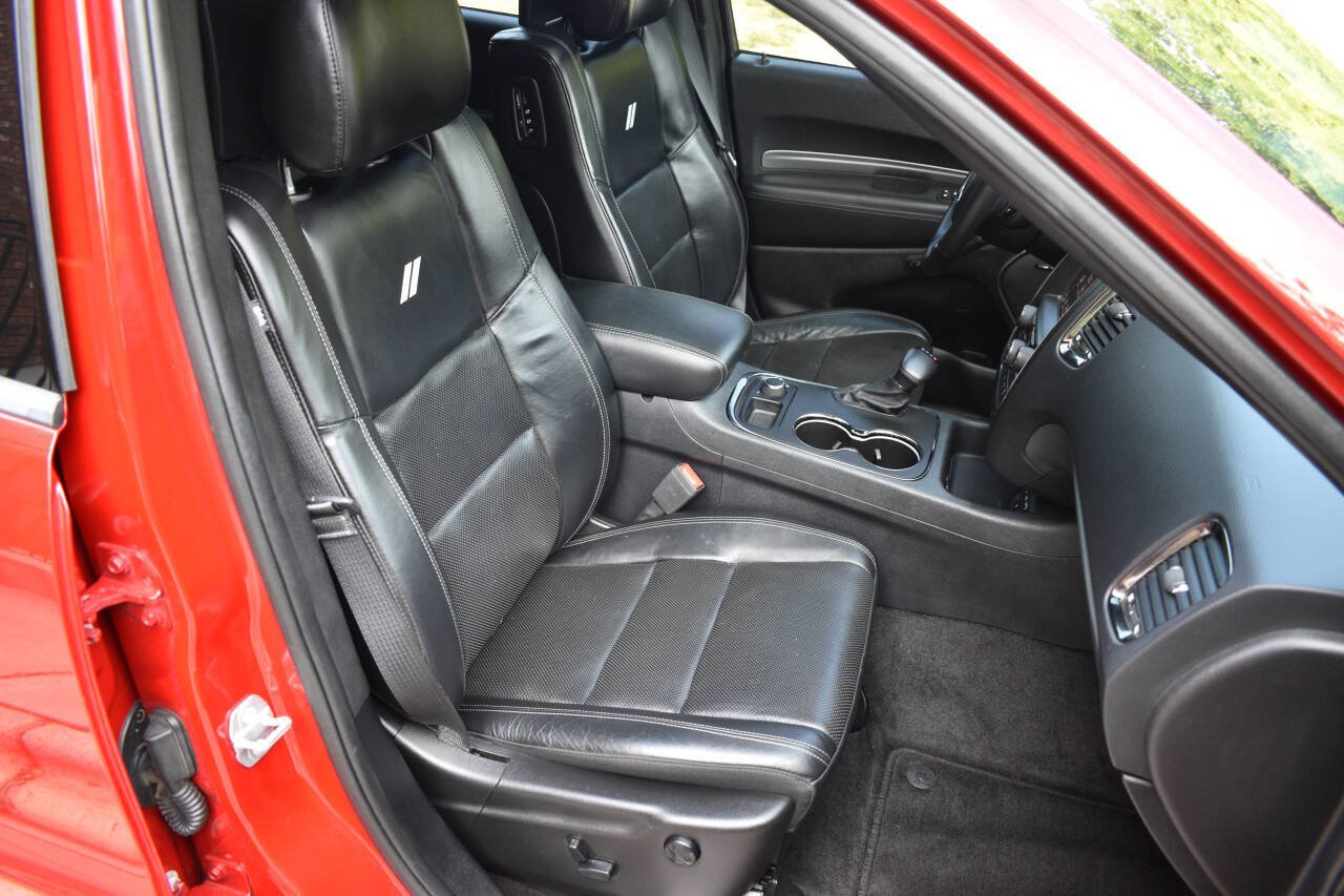 Used 2019 Dodge Durango R/T w/ Technology Group AWD/4WD image 24