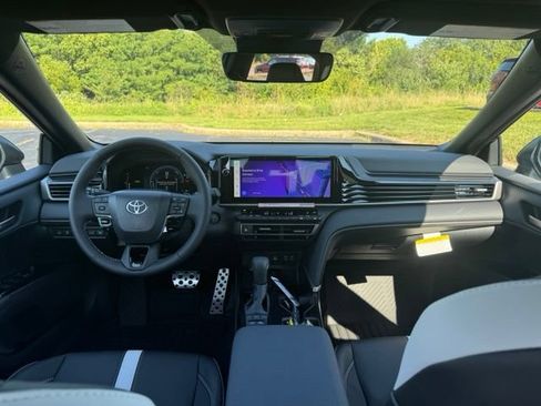 New 2026 Toyota Camry Hybrid FWD image 16