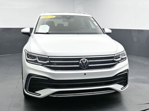 Used 2024 Volkswagen Tiguan SEL R-Line image 3
