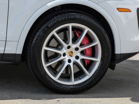 Used 2016 Porsche Cayenne Turbo w/ Premium Plus Package AWD/4WD image 48