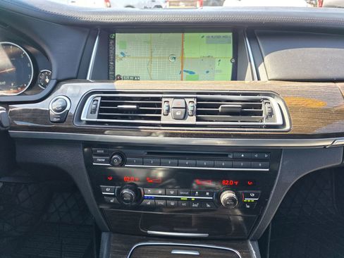 Used 2014 BMW 750Li xDrive image 17