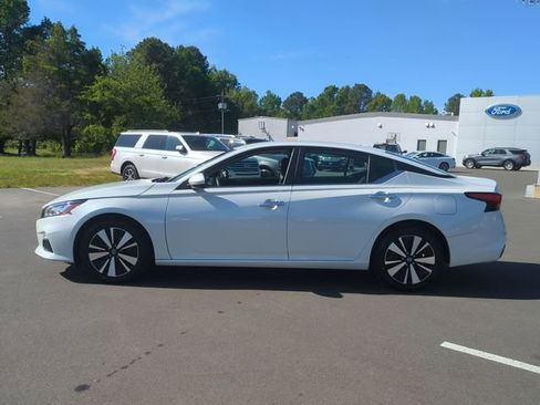 Used 2022 Nissan Altima 2.5 SV FWD image 10
