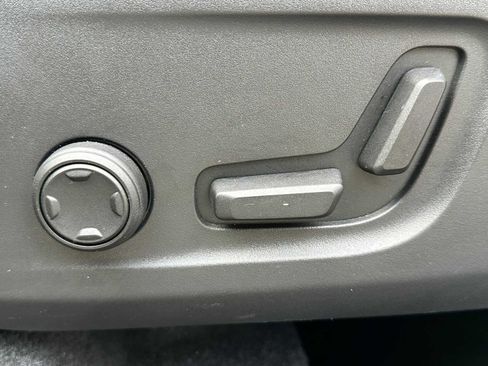 Used 2025 Volvo XC40 B5 Plus w/ Protection Package Premier image 22