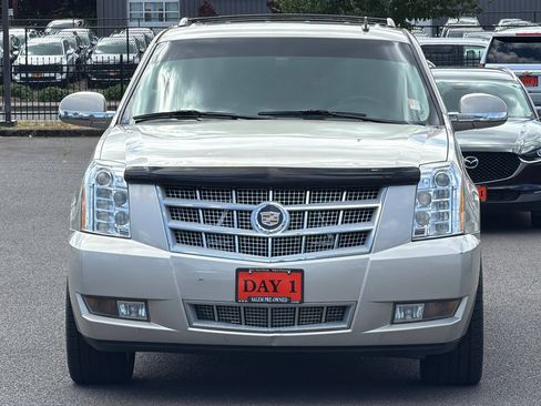 Used 2013 Cadillac Escalade ESV Platinum AWD/4WD image 10