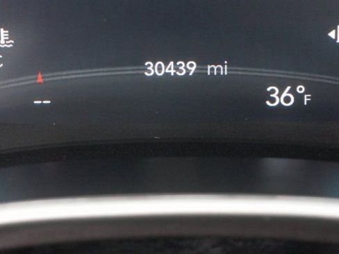 Used 2024 Chrysler Pacifica Touring-L image 15