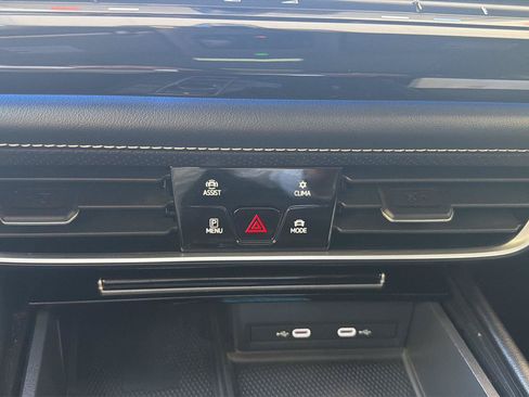 Used 2024 Volkswagen Atlas SEL AWD/4WD image 22