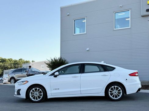 Used 2019 Ford Fusion SE FWD image 9