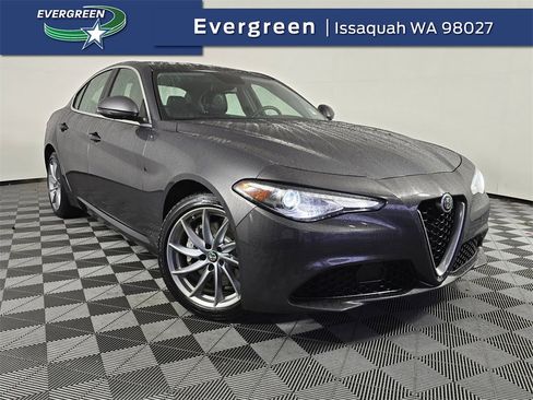 Used 2019 Alfa Romeo Giulia Base image 1
