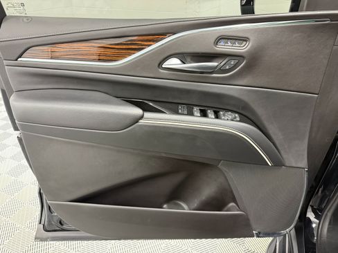 Used 2023 Cadillac Escalade ESV Premium Luxury AWD/4WD image 11