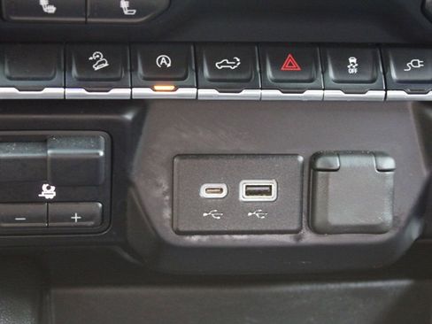 Used 2020 Chevrolet Silverado 1500 RST image 23