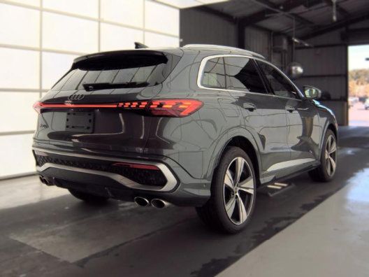 Used 2025 Audi SQ5 Premium Plus AWD/4WD image 2