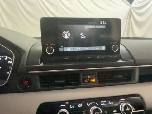 Used 2023 Honda Pilot LX image 37