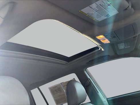 Used 2013 Toyota Highlander Limited image 28