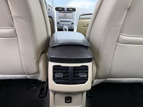 Used 2015 Ford Fusion SE FWD image 24