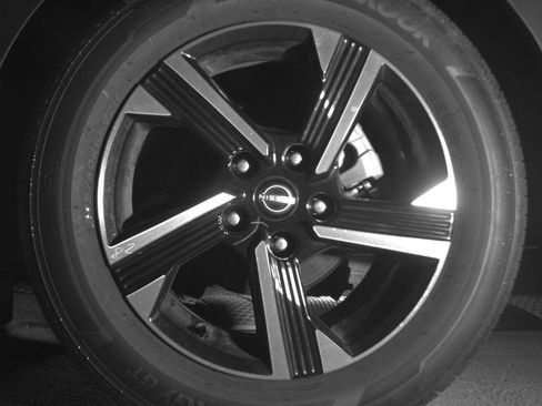 Used 2025 Nissan Sentra SV FWD image 17
