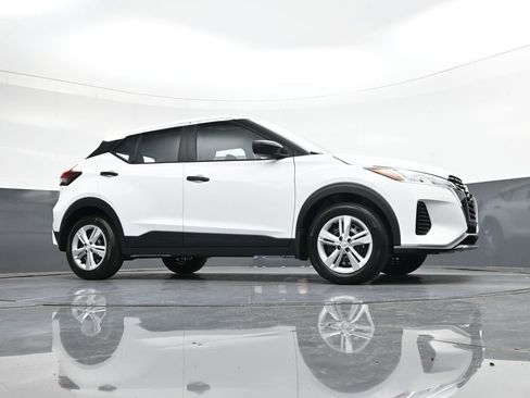 Certified 2025 Nissan Kicks Play S FWD image 31