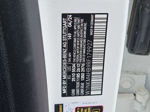 Used 2024 Mercedes-Benz GLC 300 4MATIC image 35