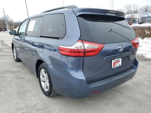 Used 2016 Toyota Sienna LE image 3
