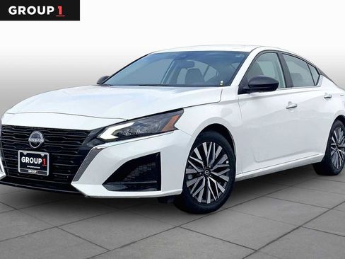 Used 2025 Nissan Altima 2.5 SV FWD image 1