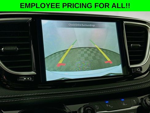 New 2026 Chrysler Pacifica Limited w/ Uconnect Theater Family Group image 15