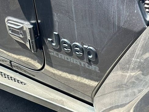 Used 2022 Jeep Gladiator Sport image 9