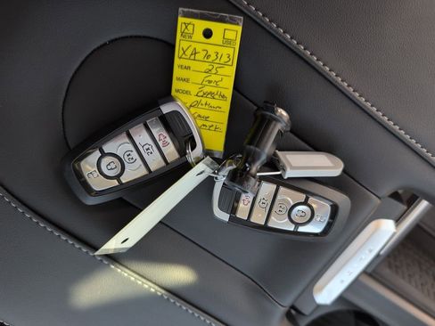 New 2025 Ford Expedition Max Platinum w/ Driver's Package image 37