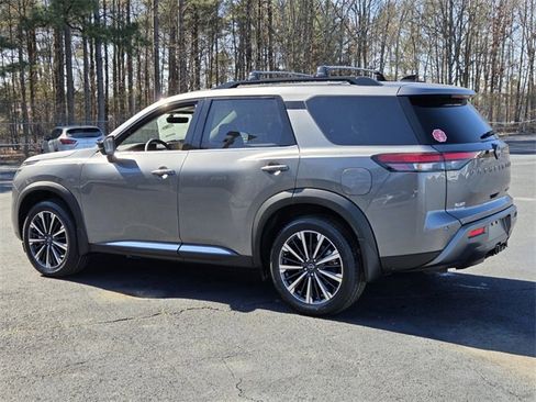 New 2026 Nissan Pathfinder Platinum image 3