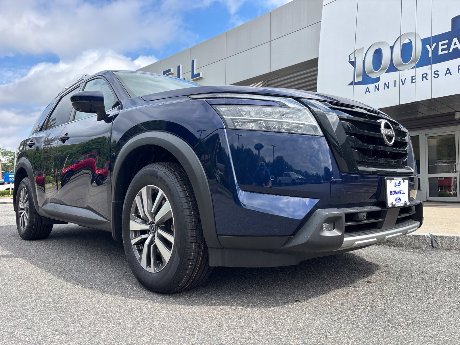 Used 2022 Nissan Pathfinder SL w/ SL Black Package AWD/4WD image 10