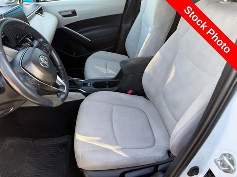 Used 2023 Toyota Corolla Cross LE w/ Moonroof Package AWD/4WD image 17