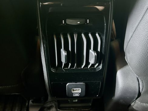 Used 2024 Jeep Compass Latitude image 28