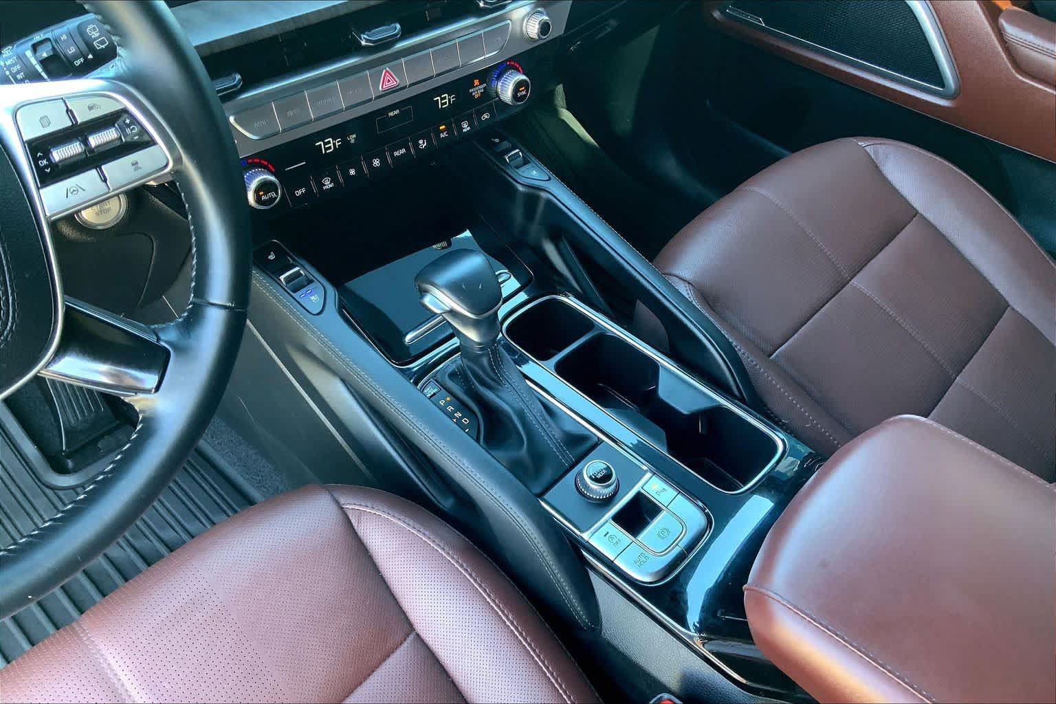 Used 2024 Kia Telluride EX w/ EX Captain's Chair Package FWD image 16