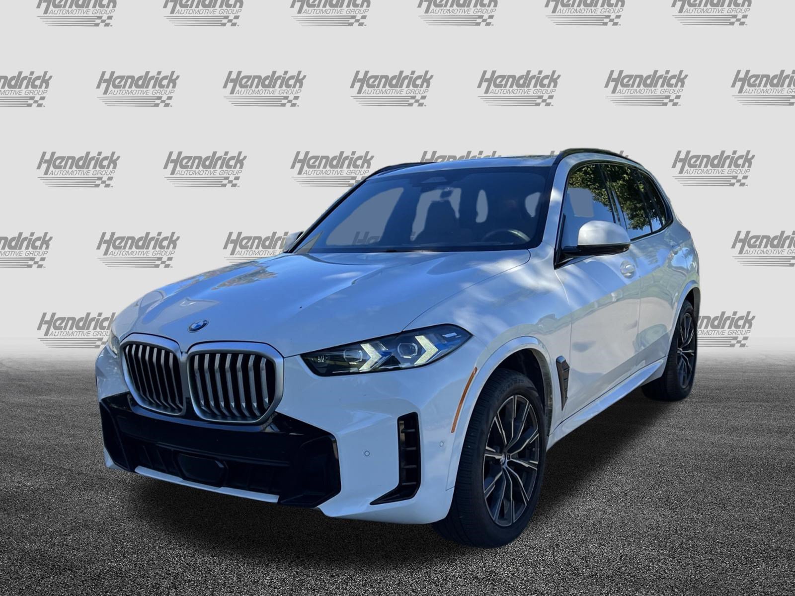 Used 2024 BMW X5 xDrive40i w/ M Sport Package AWD/4WD image 5