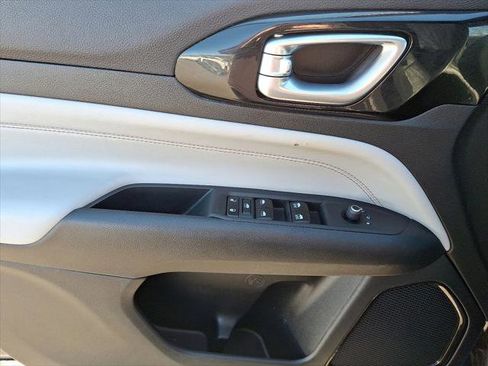 Certified 2023 Jeep Compass Limited image 23