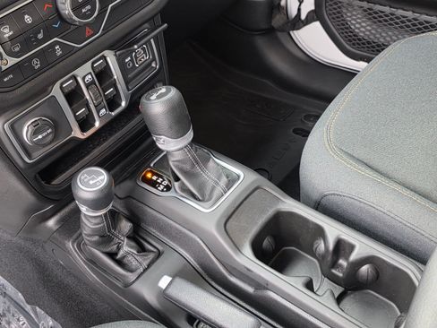 Used 2025 Jeep Wrangler Sport S image 20