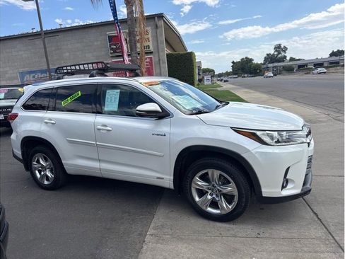 Used 2018 Toyota Highlander Limited AWD/4WD image 4