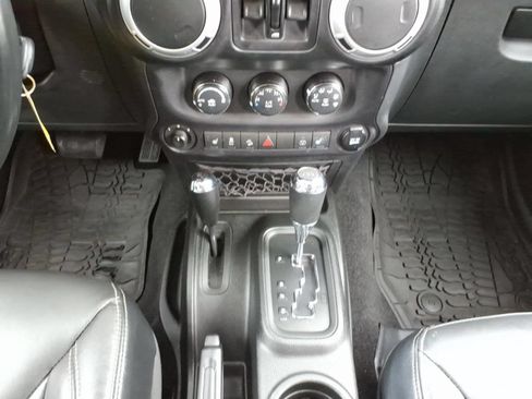 Used 2016 Jeep Wrangler Unlimited Rubicon AWD/4WD image 25