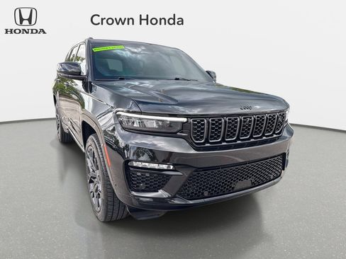 Used 2025 Jeep Grand Cherokee Summit AWD/4WD image 7