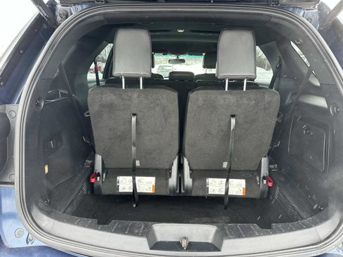 Used 2016 Ford Explorer XLT w/ Equipment Group 202A image 10