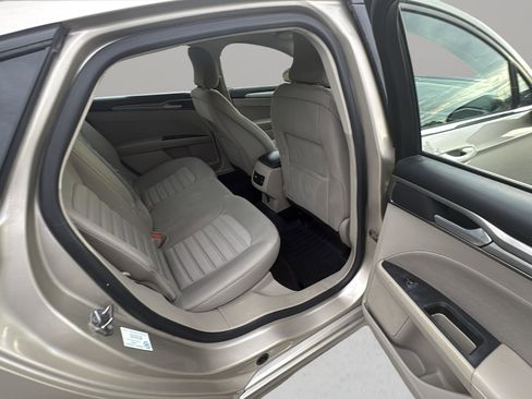 Used 2019 Ford Fusion SE image 14