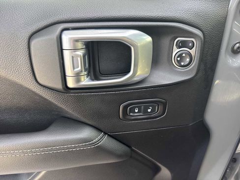 Used 2022 Jeep Wrangler Unlimited Sahara w/ Cold Weather Group image 18