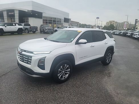 Certified 2026 Chevrolet Equinox LT FWD image 3