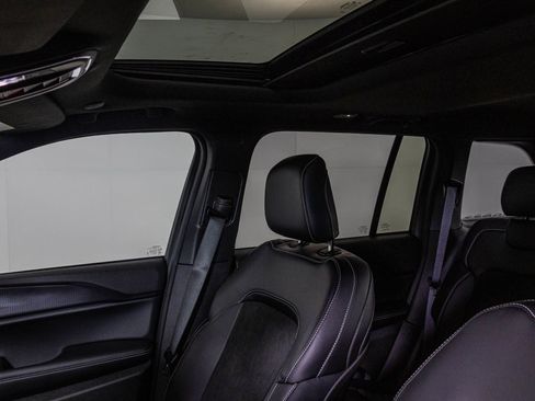 New 2025 Jeep Grand Cherokee Altitude w/ Trailer Tow Package image 28