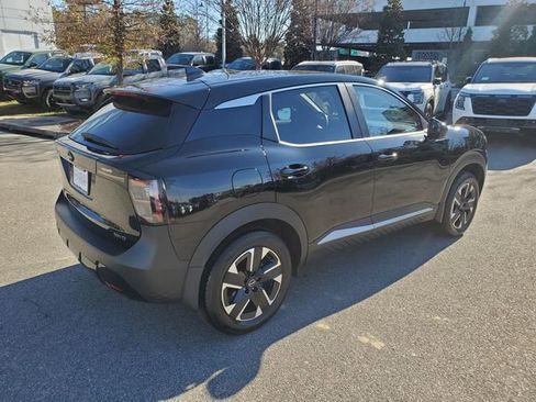 Certified 2025 Nissan Kicks SV image 4