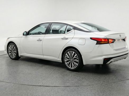 Used 2025 Nissan Altima 2.5 SV FWD image 6