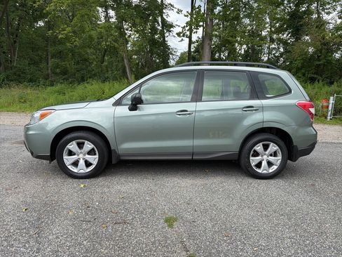 Used 2015 Subaru Forester 2.5i w/ Alloy Wheel Package AWD/4WD image 2