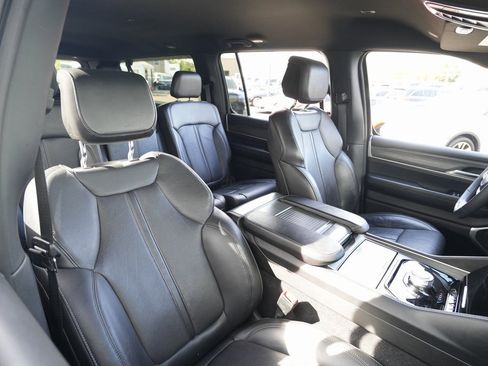 Used 2023 Jeep Wagoneer L Series II image 26