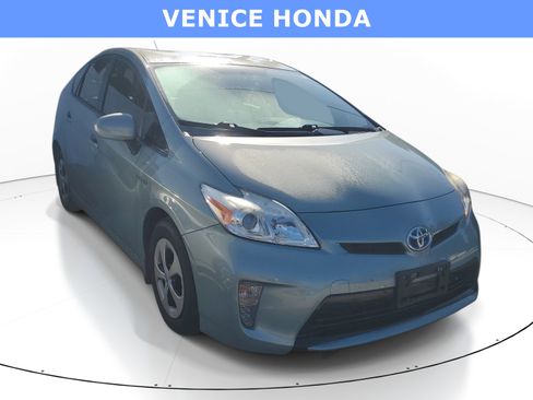 Used 2015 Toyota Prius Three FWD image 1