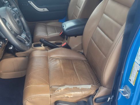 Used 2011 Jeep Wrangler Unlimited Rubicon w/ Dual Top Group image 11