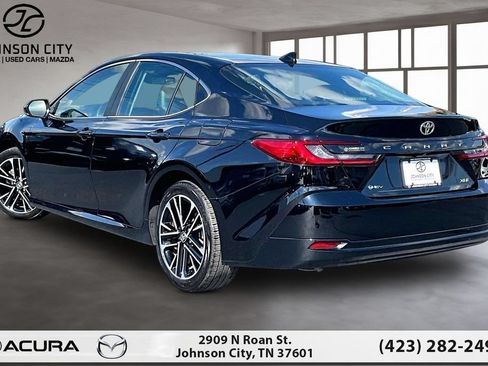 Used 2025 Toyota Camry XLE FWD image 13